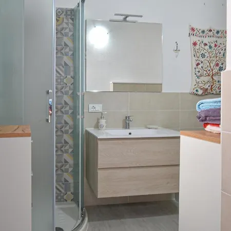 Сasa de vacaciones 1 Bedroom Beach Front Home In Budoni